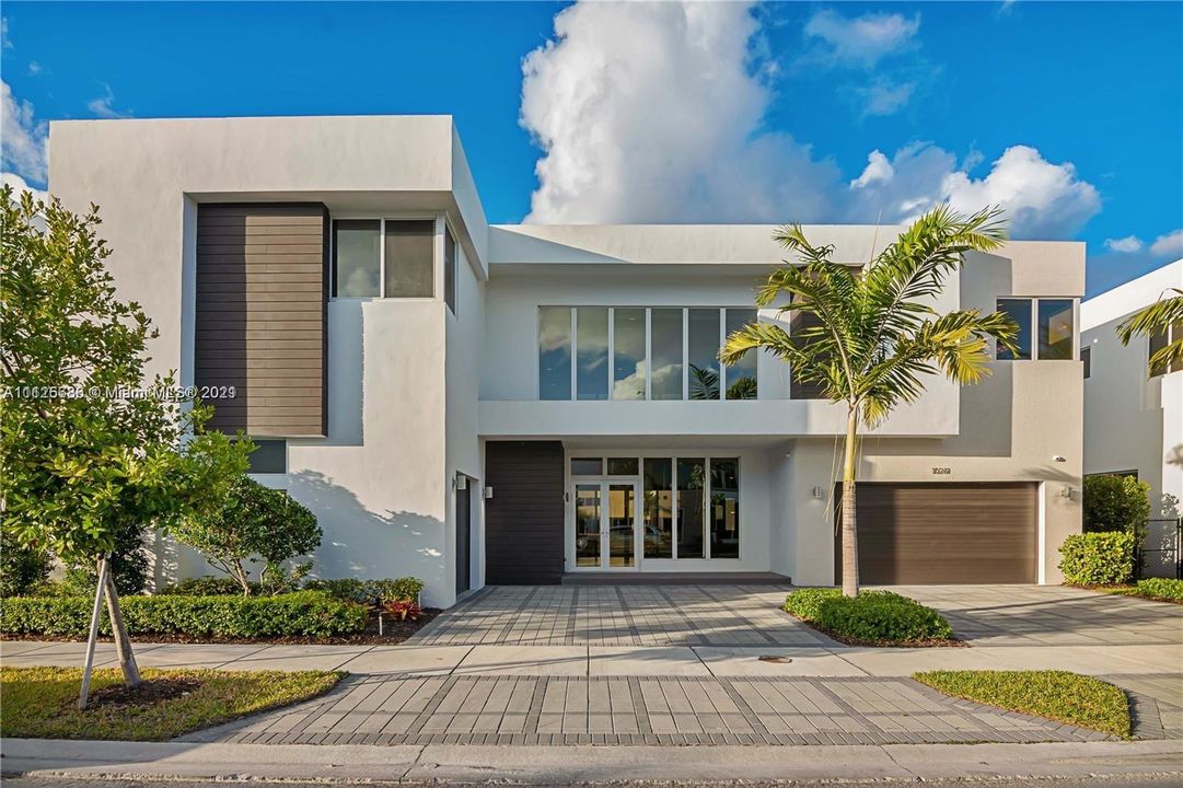 Recently Sold: $1,585,900 (5 beds, 5 baths, 3841 Square Feet)