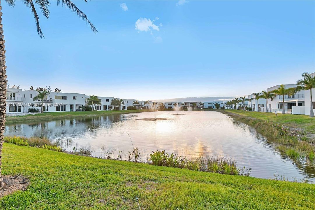 Recently Sold: $1,585,900 (5 beds, 5 baths, 3841 Square Feet)