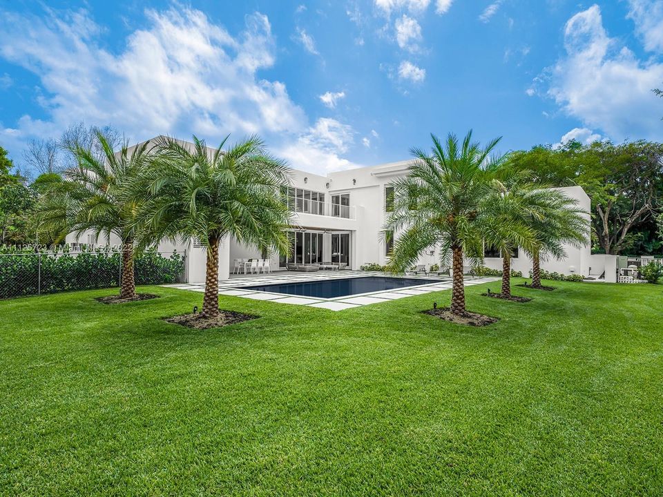 Recently Sold: $6,250,000 (6 beds, 7 baths, 7141 Square Feet)