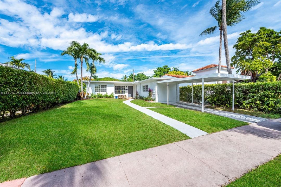 Recently Sold: $1,495,000 (3 beds, 3 baths, 1418 Square Feet)