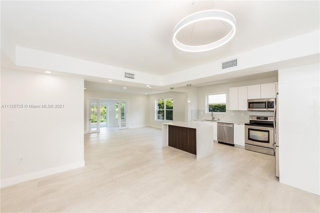 Recently Sold: $1,495,000 (3 beds, 3 baths, 1418 Square Feet)