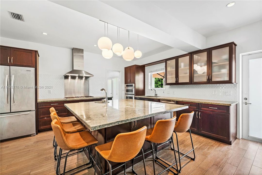 Recently Sold: $1,980,000 (4 beds, 3 baths, 2590 Square Feet)