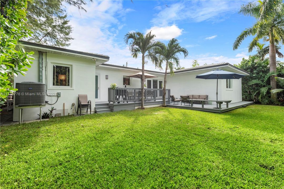 Recently Sold: $1,980,000 (4 beds, 3 baths, 2590 Square Feet)