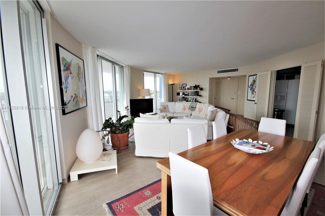 Recently Sold: $950,000 (2 beds, 2 baths, 1360 Square Feet)