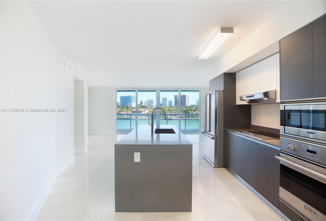 Recently Sold: $960,000 (2 beds, 2 baths, 1141 Square Feet)