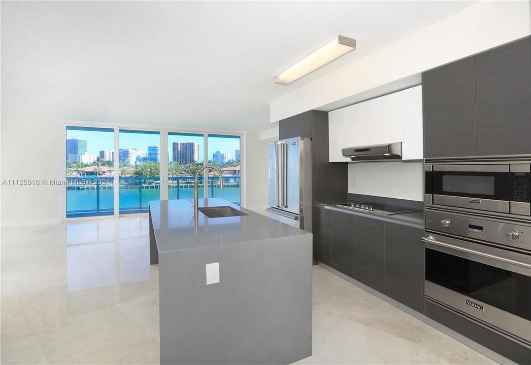 Recently Sold: $960,000 (2 beds, 2 baths, 1141 Square Feet)
