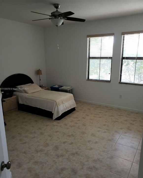 Vendido Recientemente: $419,000 (3 camas, 2 baños, 1628 Pies cuadrados)