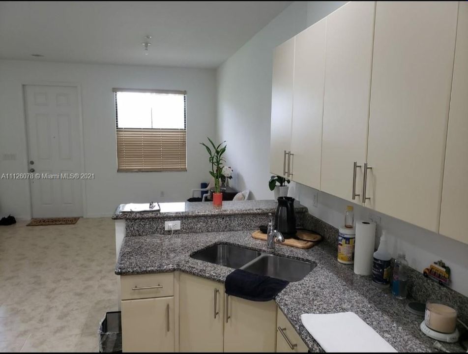 Vendido Recientemente: $419,000 (3 camas, 2 baños, 1628 Pies cuadrados)