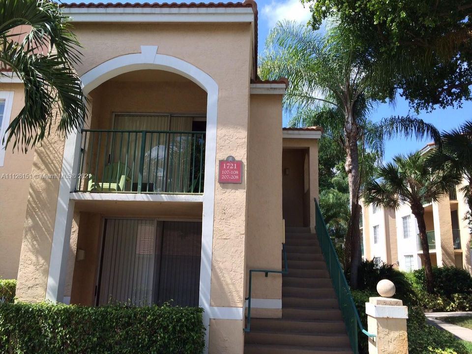 Recently Sold: $155,000 (1 beds, 1 baths, 702 Square Feet)