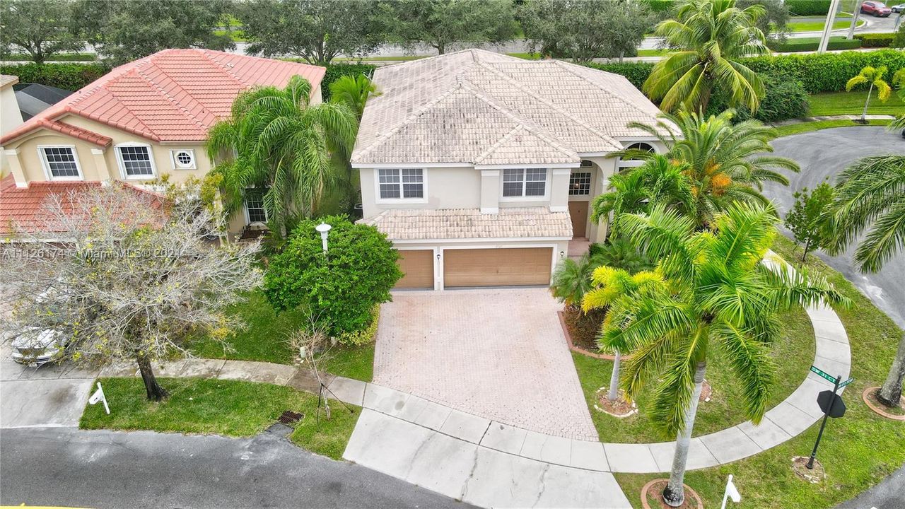 Recently Sold: $670,000 (5 beds, 3 baths, 3378 Square Feet)