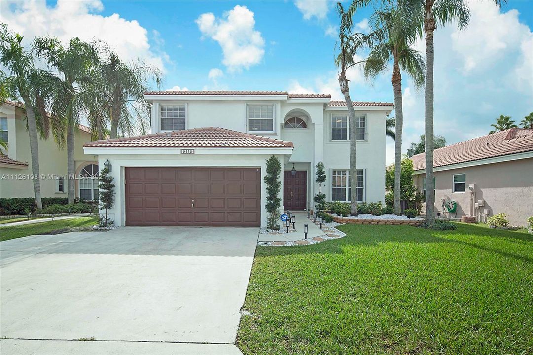 Recently Sold: $550,000 (5 beds, 2 baths, 2552 Square Feet)