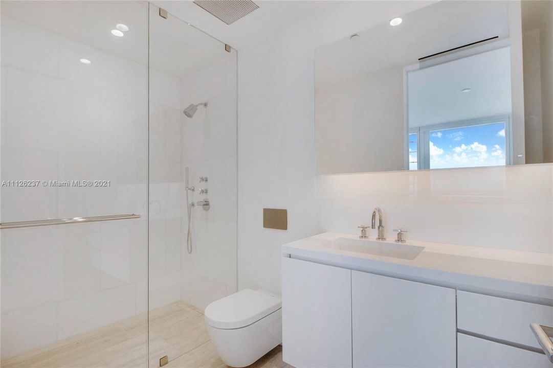 最近租的: $150,000 (5 贝兹, 8 浴室, 5675 平方英尺)
