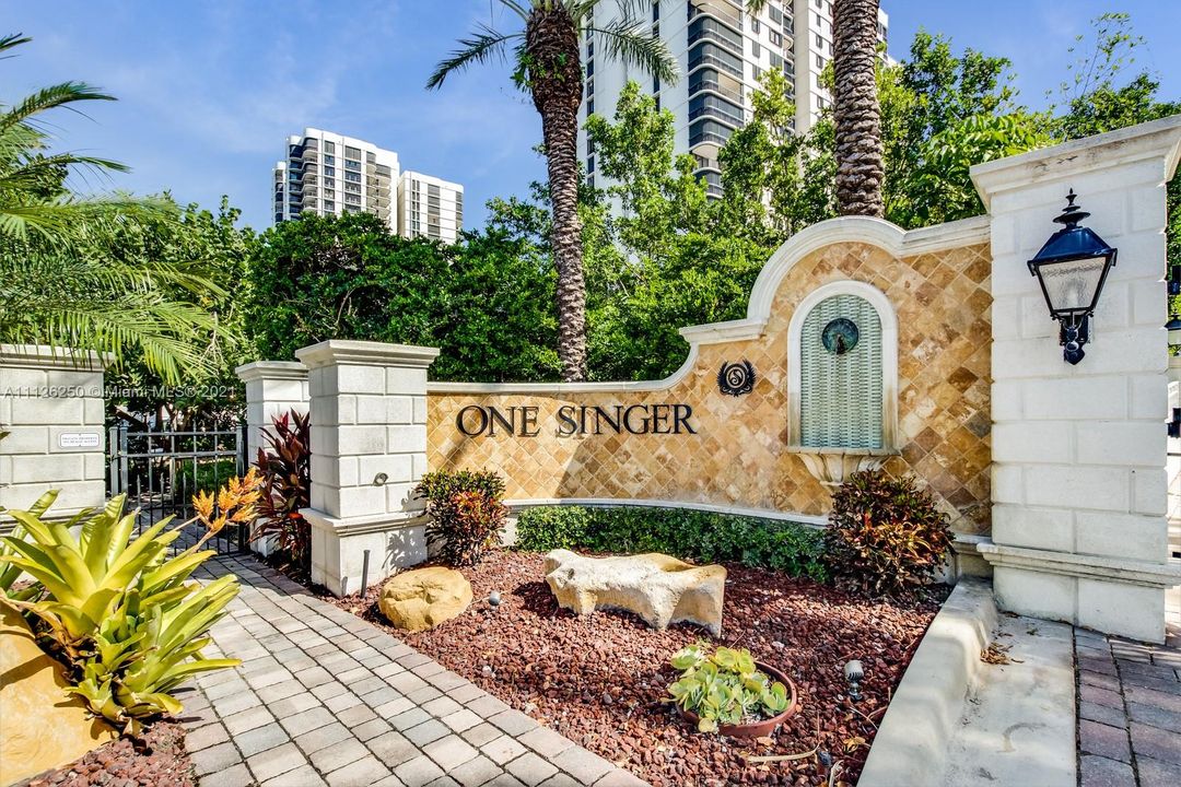 Recently Sold: $3,999,000 (3 beds, 4 baths, 5110 Square Feet)