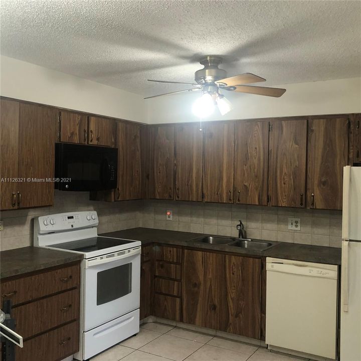 Recently Sold: $255,000 (2 beds, 2 baths, 1325 Square Feet)