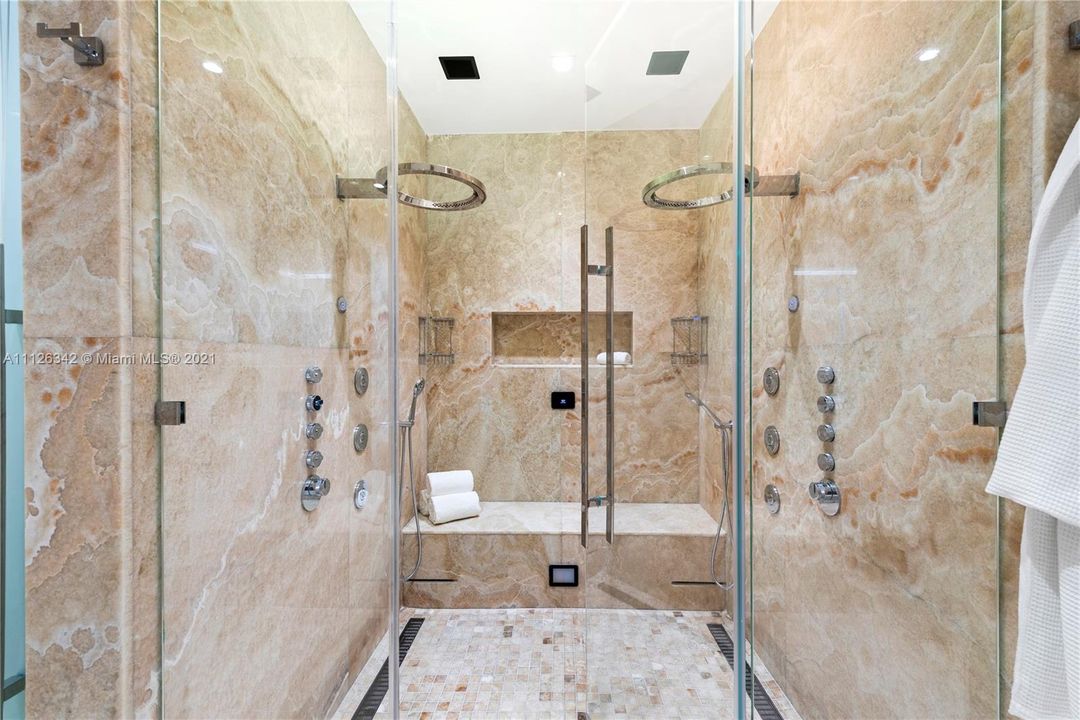 最近售出: $8,800,000 (7 贝兹, 8 浴室, 8863 平方英尺)