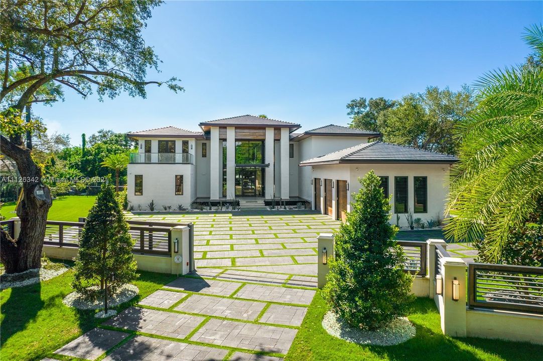 Recently Sold: $8,800,000 (7 beds, 8 baths, 8863 Square Feet)