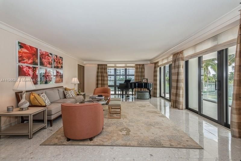 Recently Sold: $1,845,000 (3 beds, 3 baths, 2868 Square Feet)