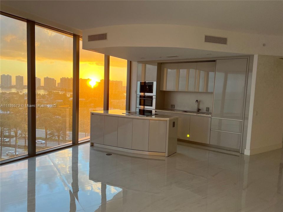 Recently Sold: $2,300,000 (2 beds, 2 baths, 1521 Square Feet)