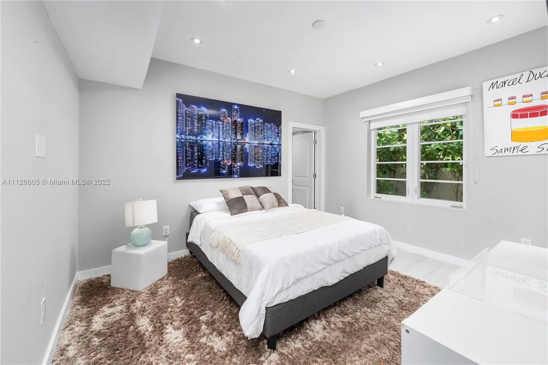 Recently Sold: $1,995,000 (3 beds, 3 baths, 2366 Square Feet)