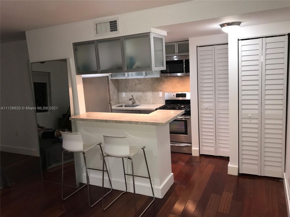 Recently Rented: $1,550 (0 beds, 1 baths, 405 Square Feet)