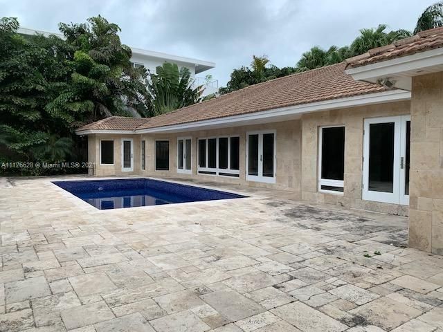 Recently Sold: $2,995,000 (4 beds, 4 baths, 3299 Square Feet)
