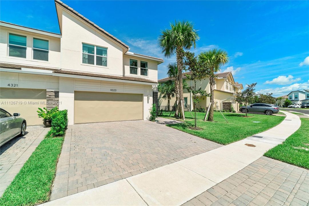 Recently Rented: $3,500 (3 beds, 2 baths, 1830 Square Feet)