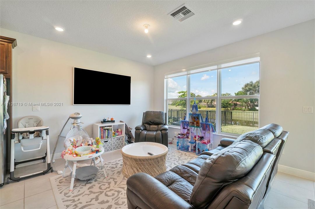 Recently Rented: $3,500 (3 beds, 2 baths, 1830 Square Feet)