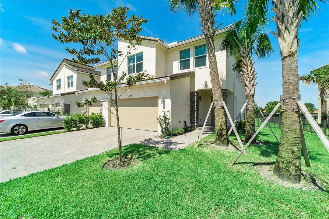 Recently Rented: $3,500 (3 beds, 2 baths, 1830 Square Feet)