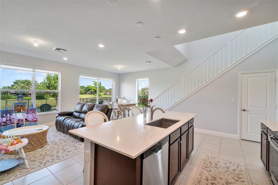 Recently Rented: $3,500 (3 beds, 2 baths, 1830 Square Feet)