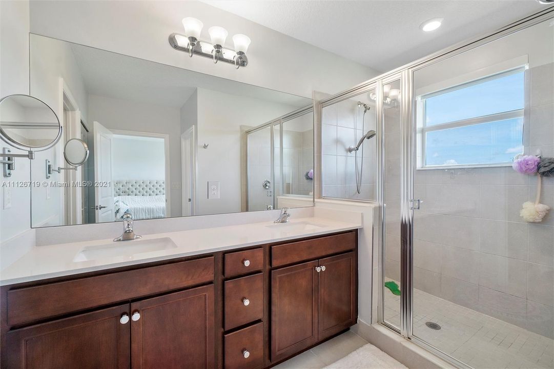 Recently Rented: $3,500 (3 beds, 2 baths, 1830 Square Feet)