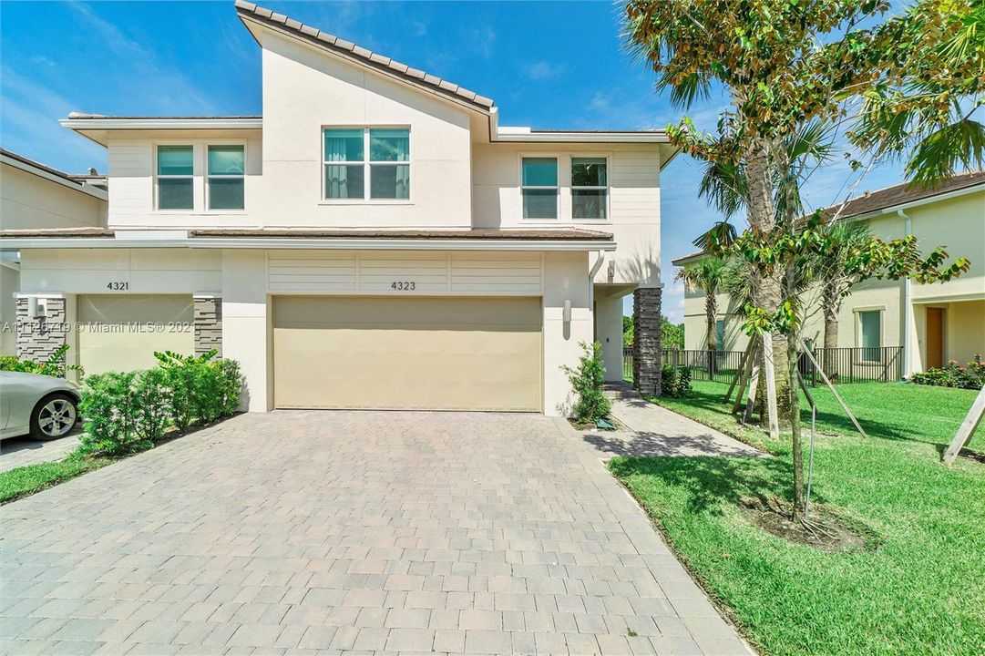 Recently Rented: $3,500 (3 beds, 2 baths, 1830 Square Feet)