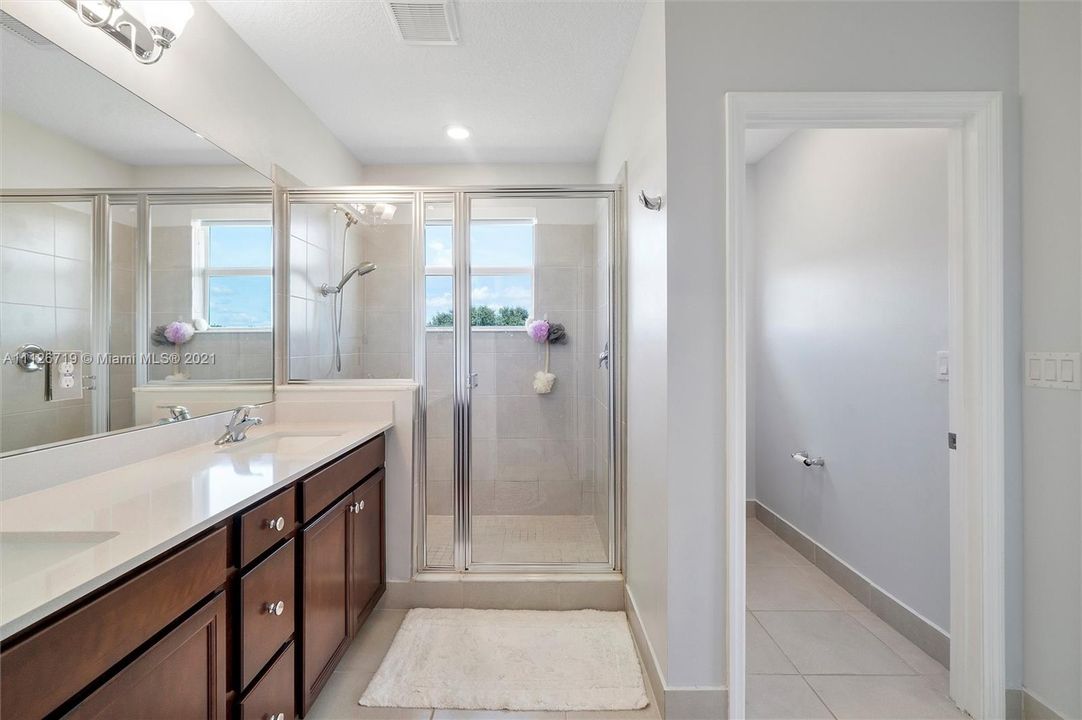 Recently Rented: $3,500 (3 beds, 2 baths, 1830 Square Feet)