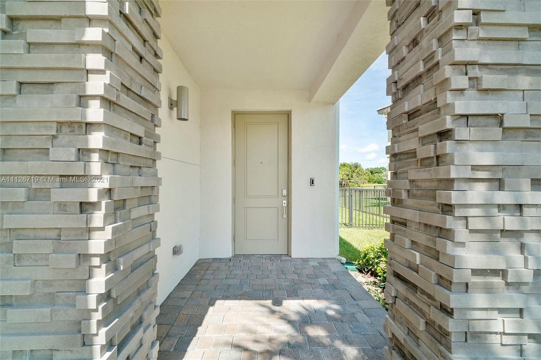 Recently Rented: $3,500 (3 beds, 2 baths, 1830 Square Feet)