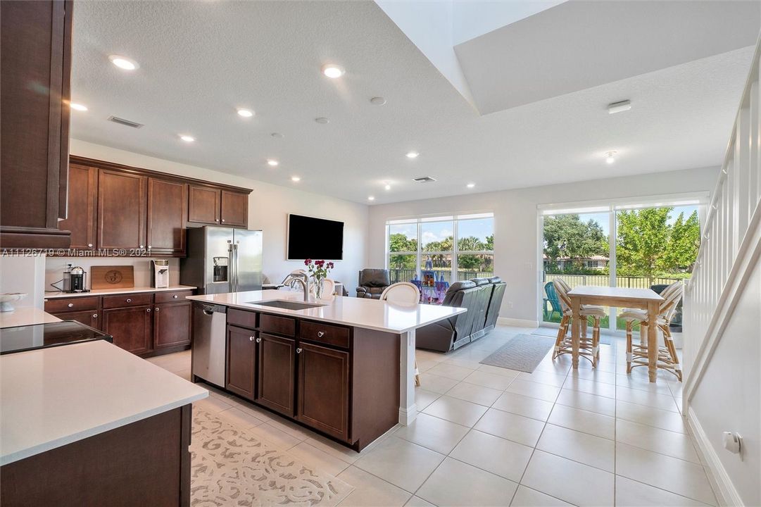 Recently Rented: $3,500 (3 beds, 2 baths, 1830 Square Feet)