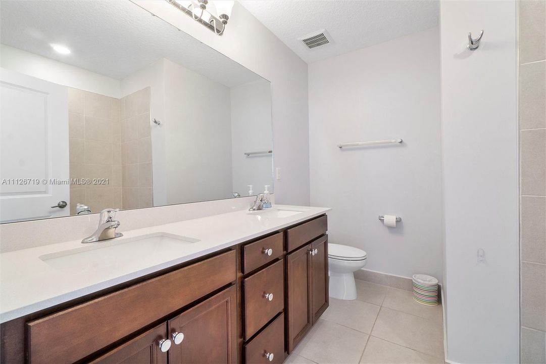 Recently Rented: $3,500 (3 beds, 2 baths, 1830 Square Feet)