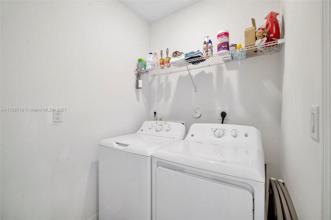 Recently Rented: $3,500 (3 beds, 2 baths, 1830 Square Feet)