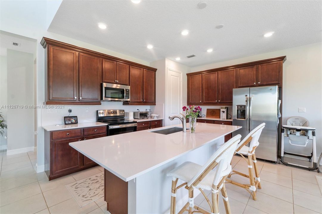 Recently Rented: $3,500 (3 beds, 2 baths, 1830 Square Feet)