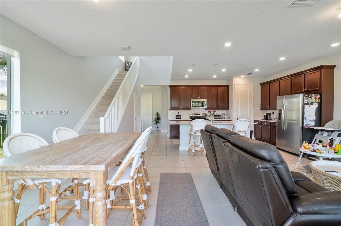 Recently Rented: $3,500 (3 beds, 2 baths, 1830 Square Feet)