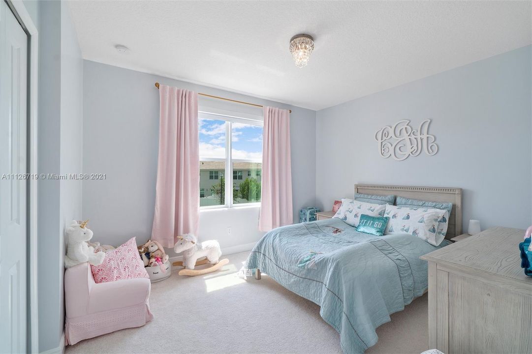 Recently Rented: $3,500 (3 beds, 2 baths, 1830 Square Feet)