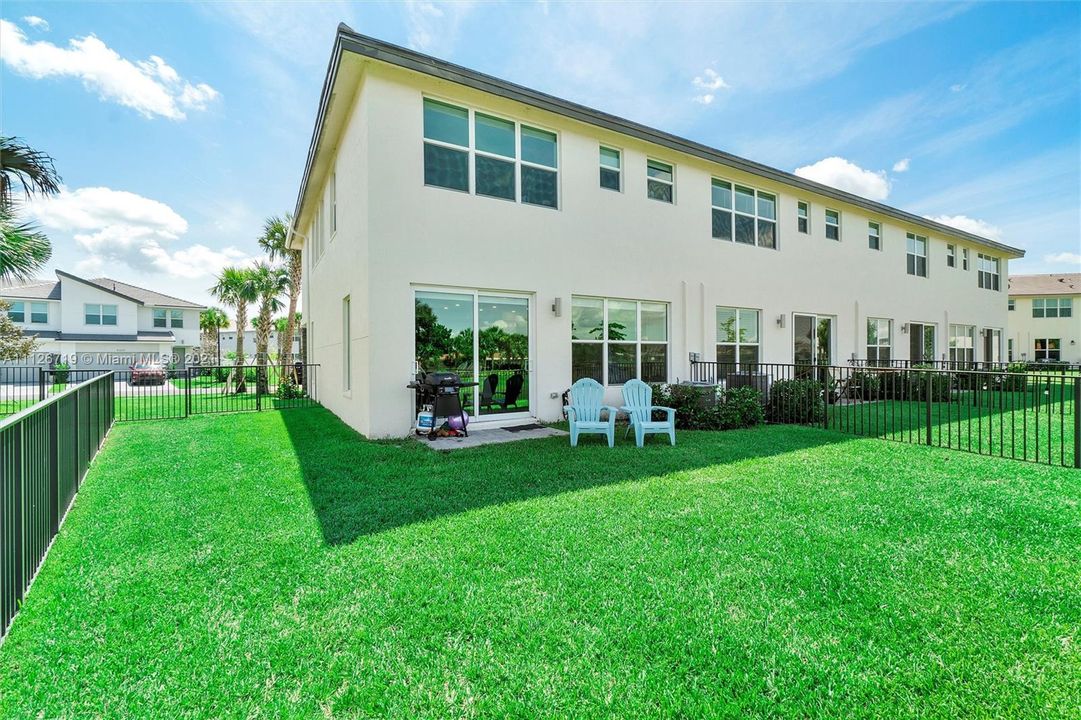 Recently Rented: $3,500 (3 beds, 2 baths, 1830 Square Feet)