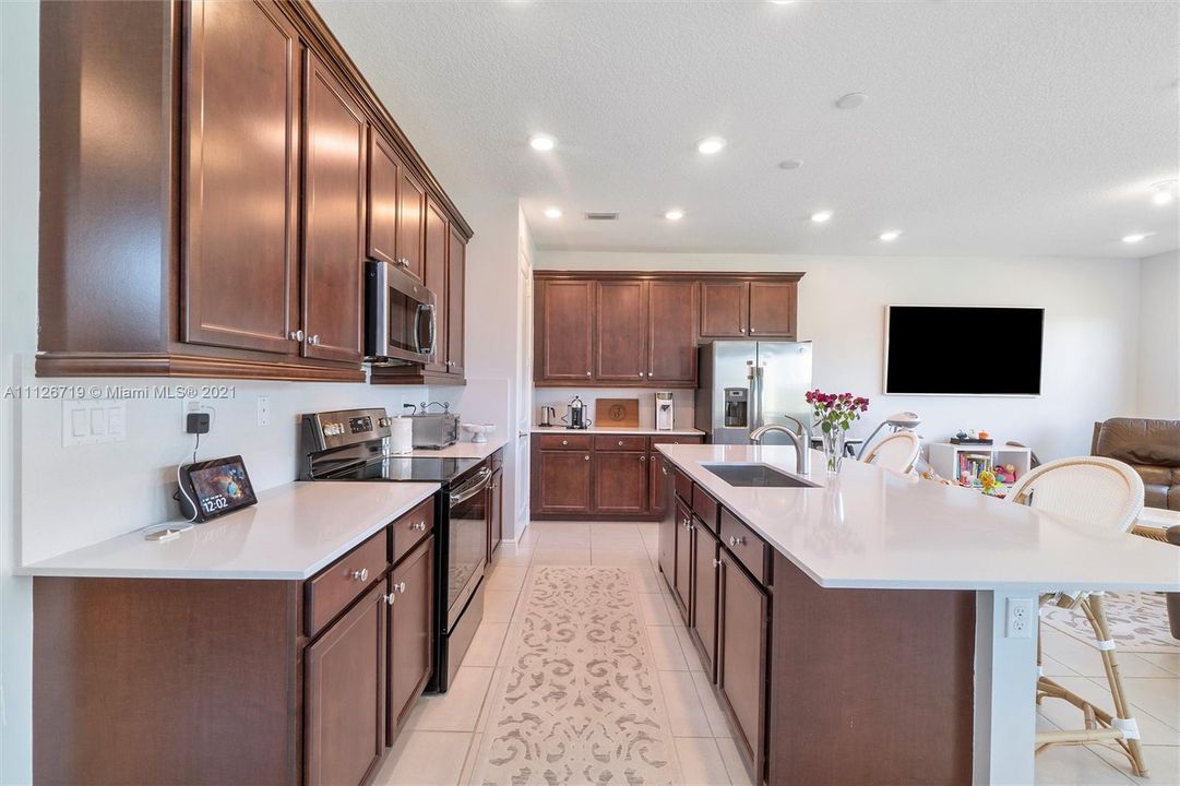 Recently Rented: $3,500 (3 beds, 2 baths, 1830 Square Feet)