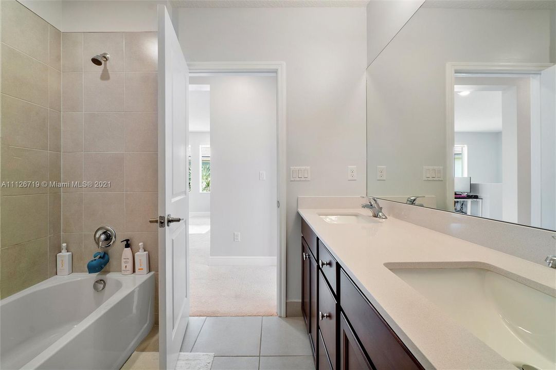 Recently Rented: $3,500 (3 beds, 2 baths, 1830 Square Feet)