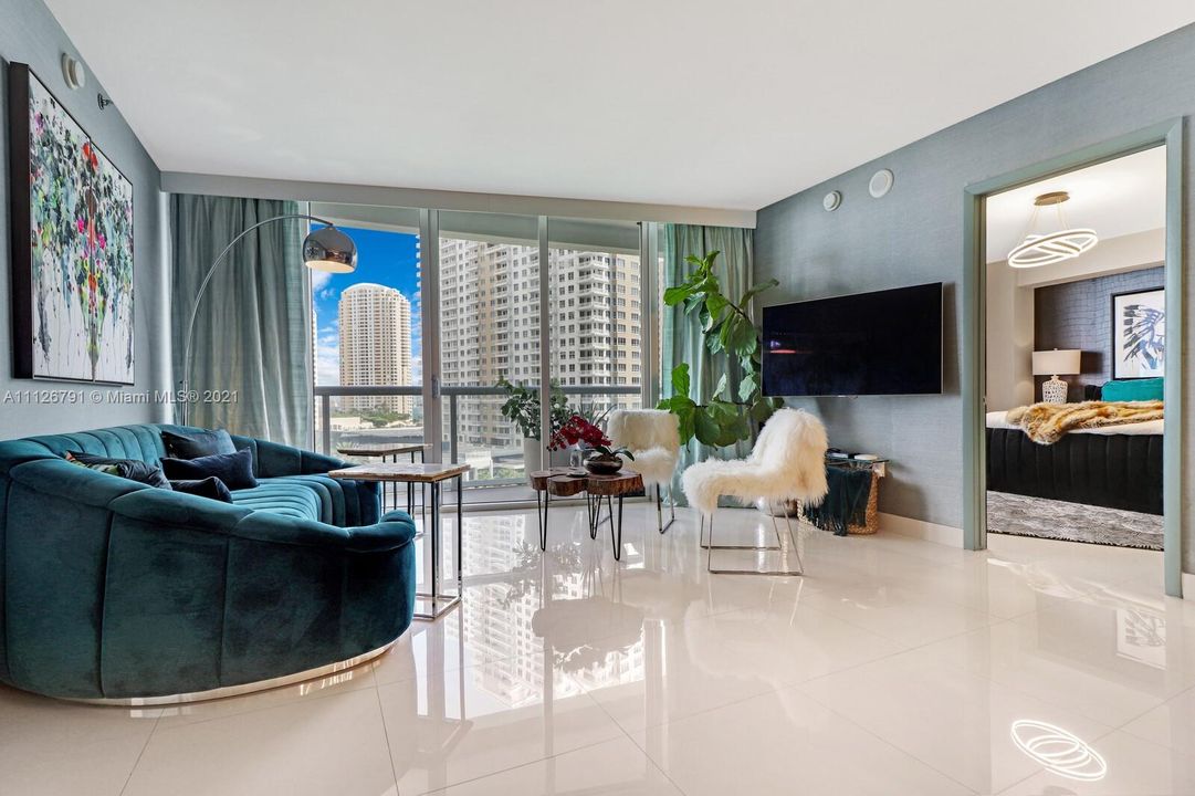 Recently Sold: $869,000 (2 beds, 2 baths, 1325 Square Feet)
