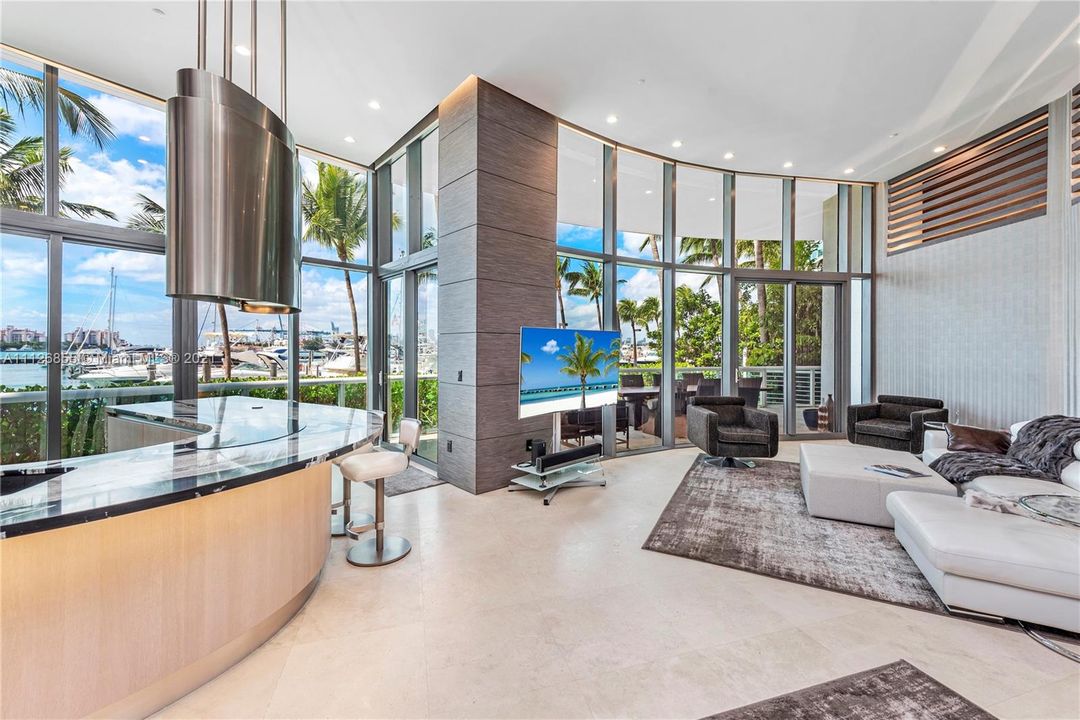 Recently Sold: $3,250,000 (2 beds, 2 baths, 1445 Square Feet)