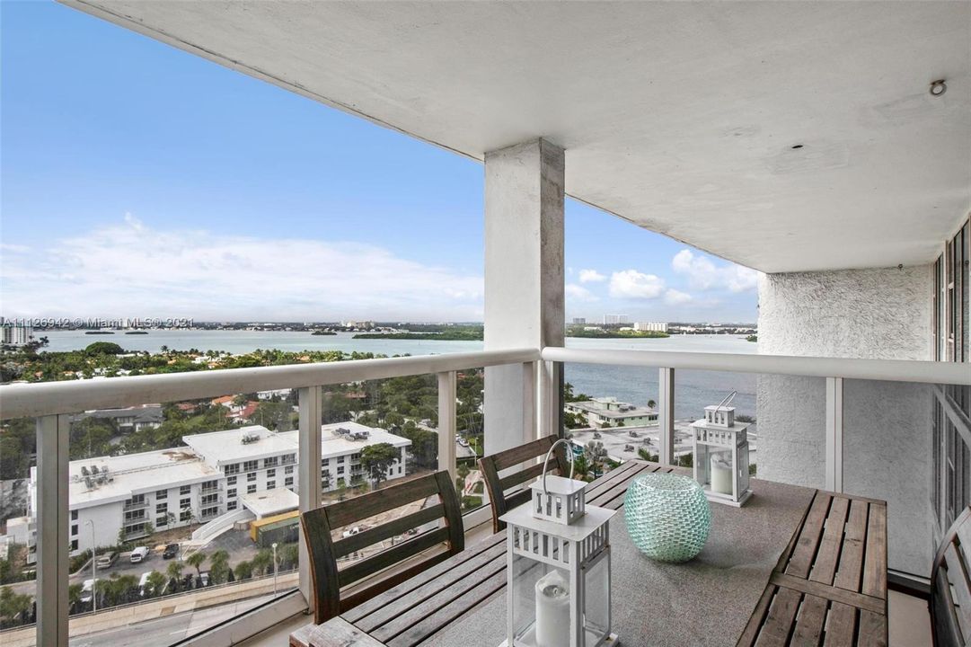Recently Sold: $915,000 (2 beds, 2 baths, 1056 Square Feet)