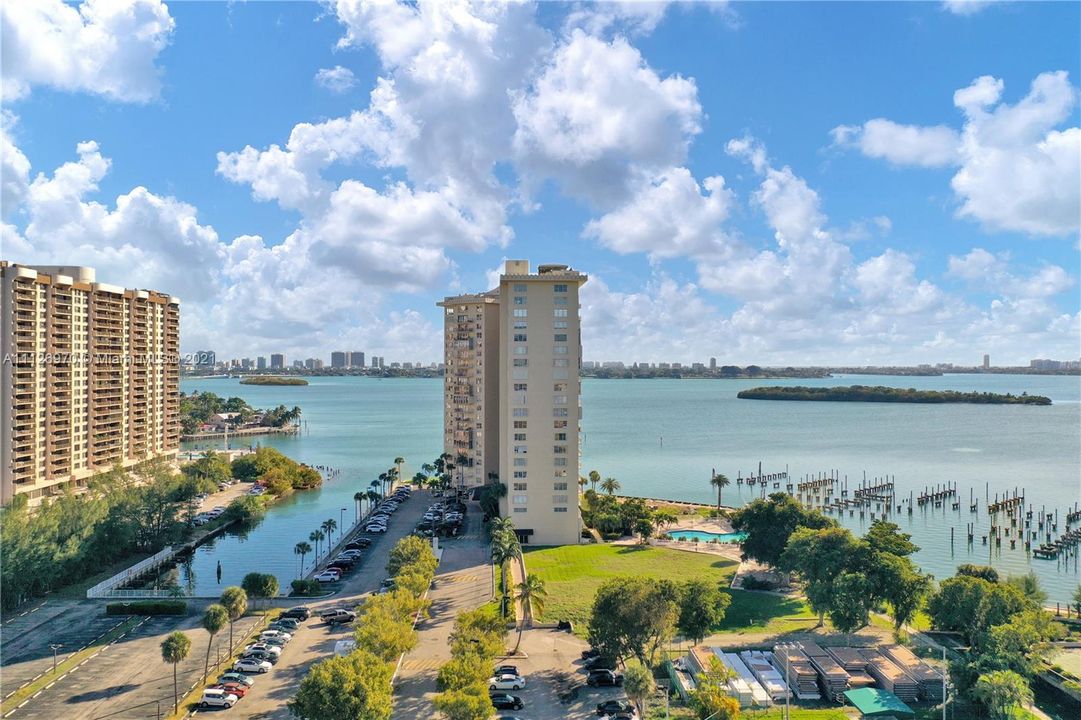 Recently Sold: $340,000 (2 beds, 2 baths, 1408 Square Feet)