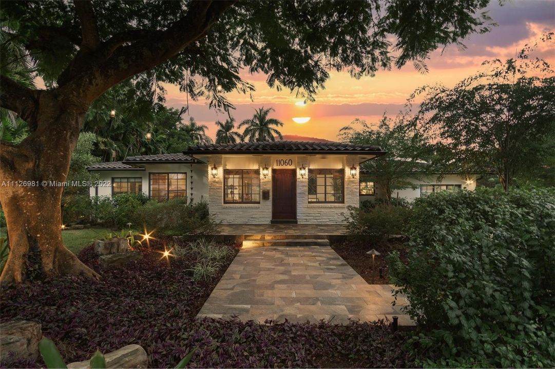Recently Sold: $1,350,000 (3 beds, 3 baths, 1907 Square Feet)