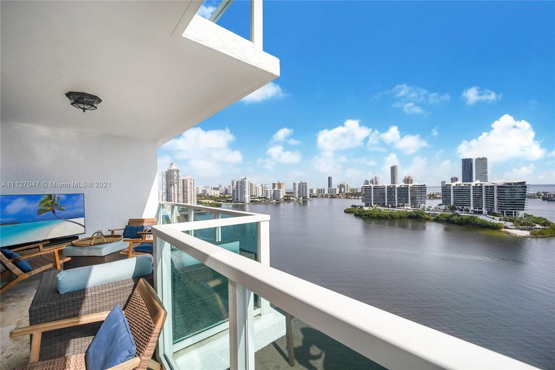 Recently Sold: $1,750,000 (3 beds, 3 baths, 3264 Square Feet)