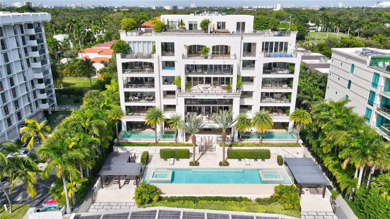 Recently Sold: $5,700,000 (4 beds, 5 baths, 4453 Square Feet)