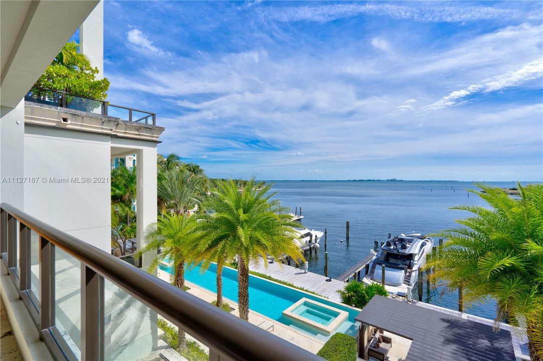 Recently Sold: $5,700,000 (4 beds, 5 baths, 4453 Square Feet)